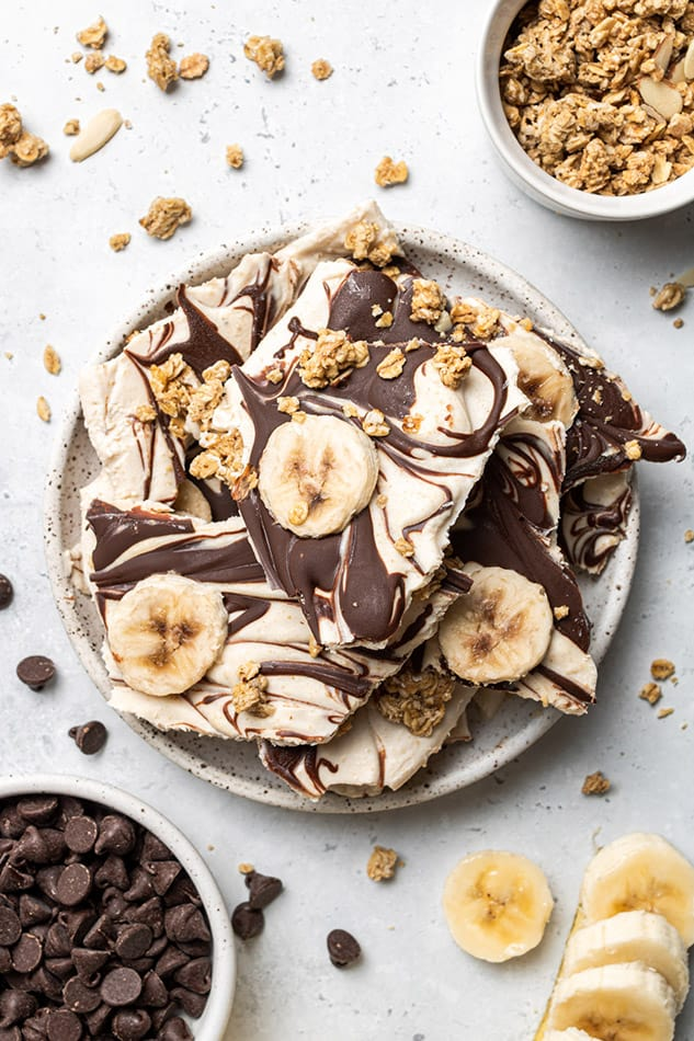 frozen yogurt bark with drizzled chocolate, banana slices, and granola